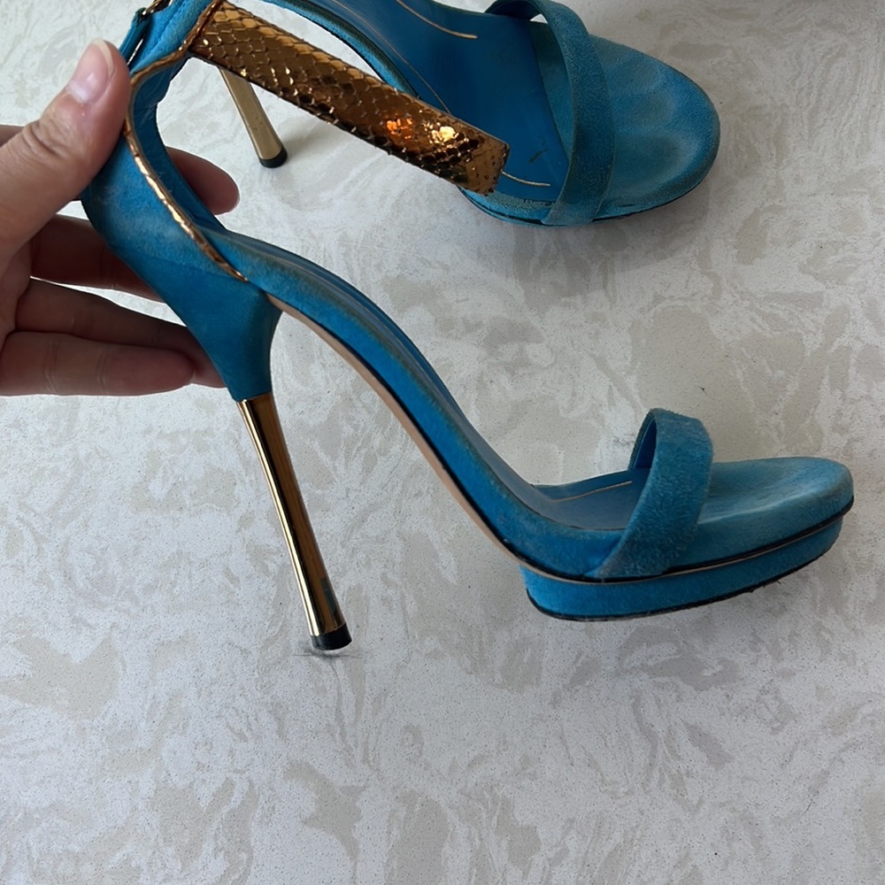 Preloved Gucci heels - Picture 5 of 11